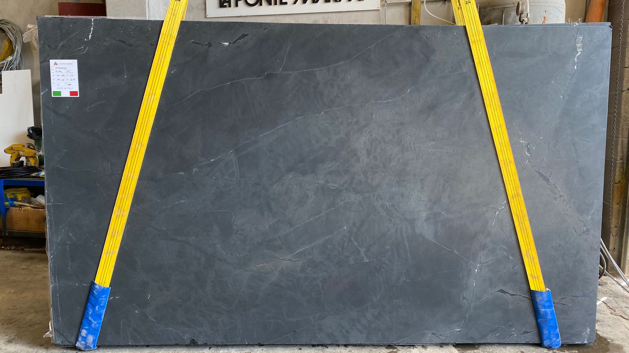 Negresco 20mm leathered B056 3390x1960mm.1