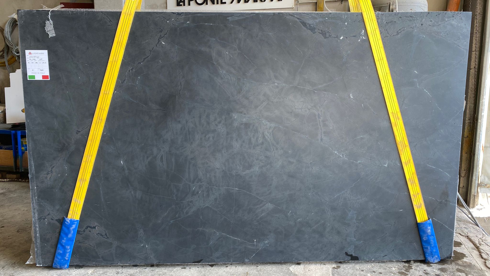 Negresco 20mm leathered B056 3390x1960mm.2
