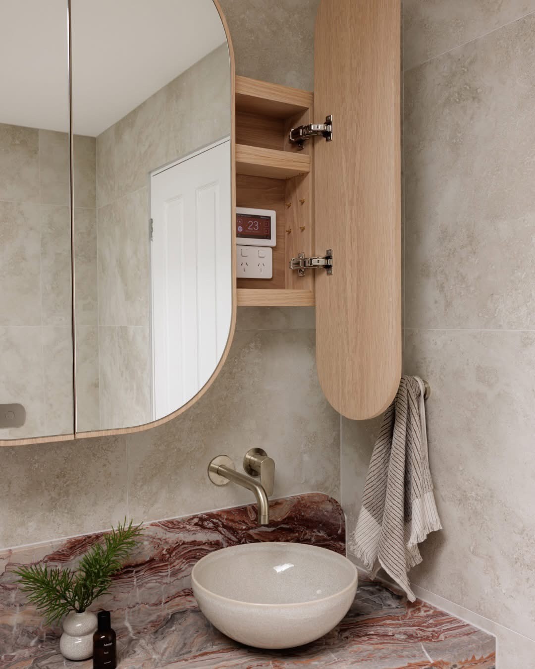 AM Bathrooms Rosso Orobico.2