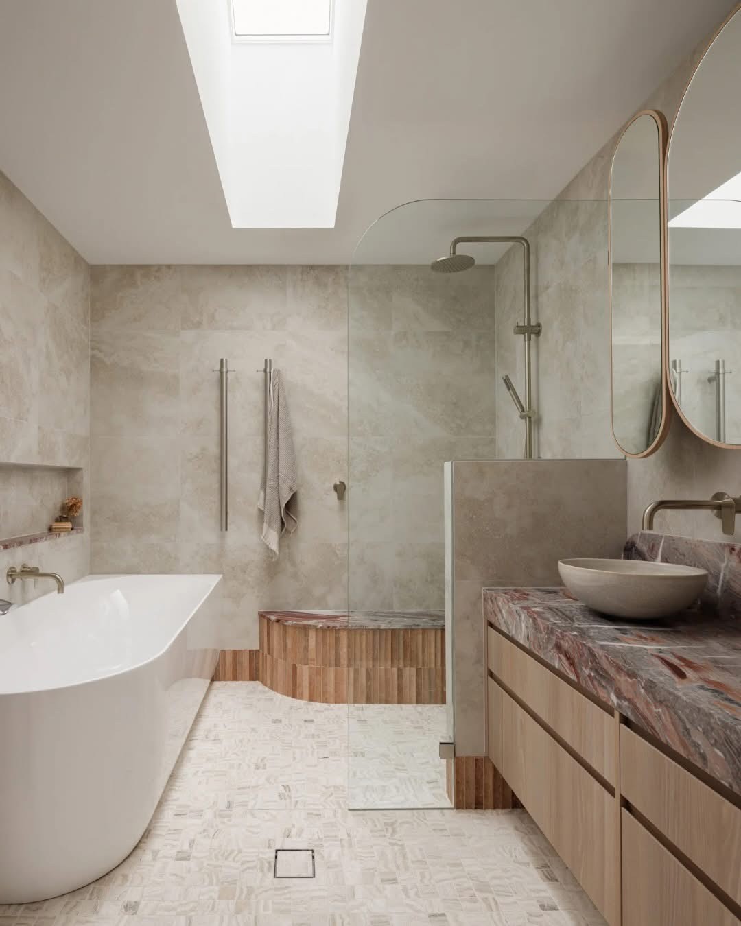 AM Bathrooms Rosso Orobico.4