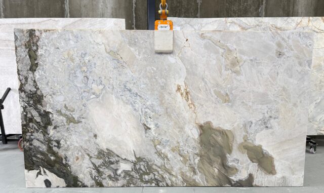 Macchia Vecchia honed slab 11 640x381 1