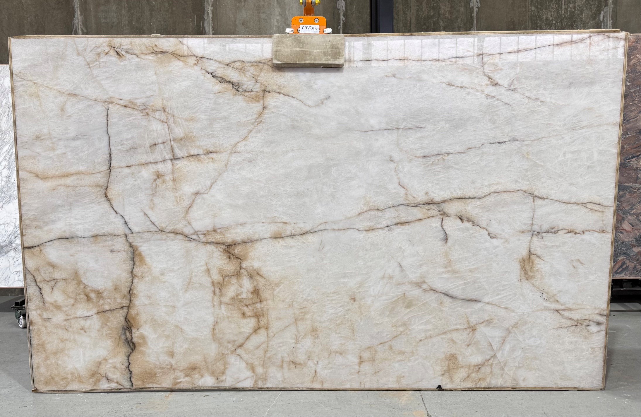 Perla Cristallo 20mm polished 3300x2000mm.slab 6