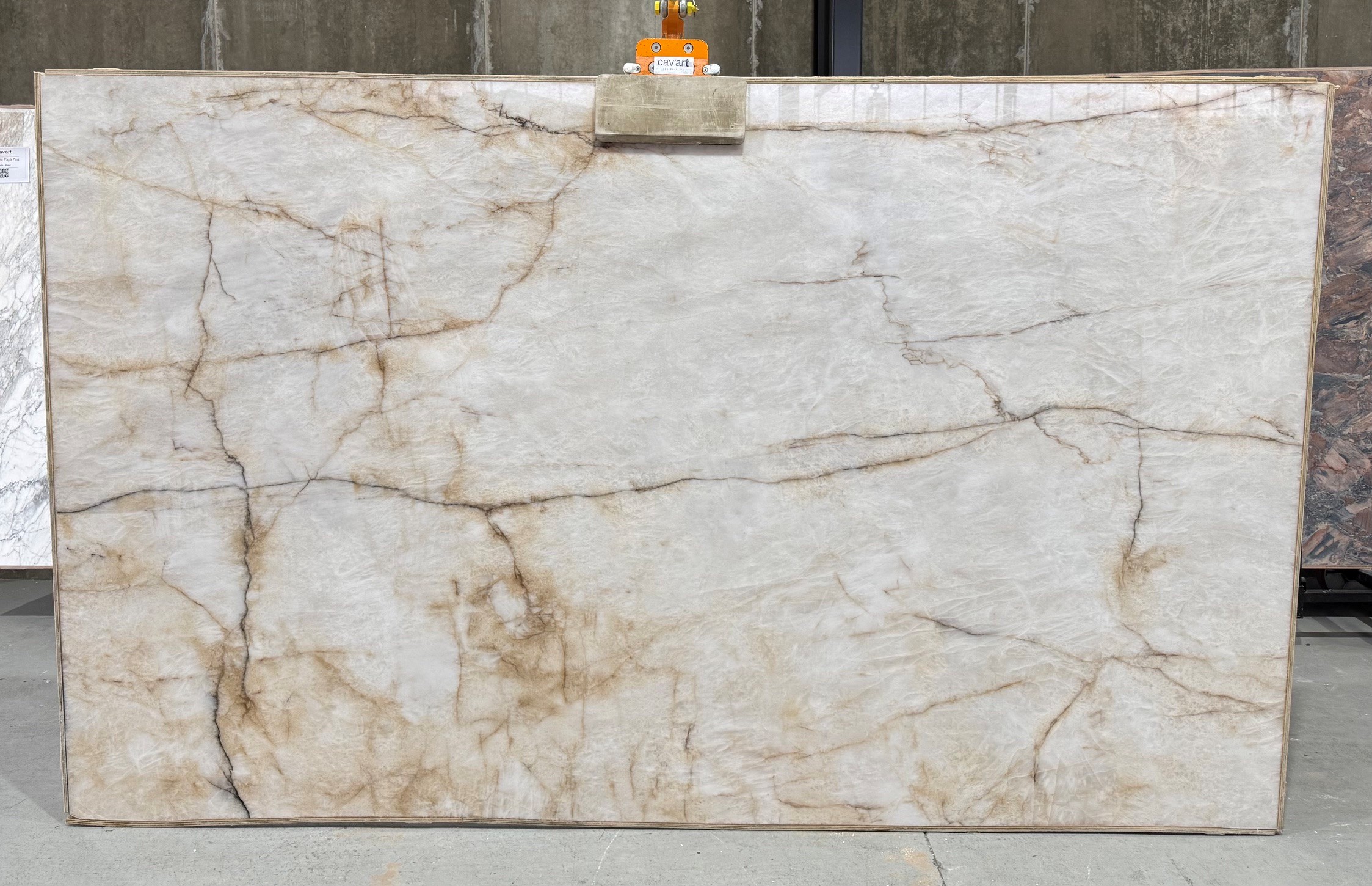 Perla Cristallo 20mm polished 3300x2000mm.slab 8